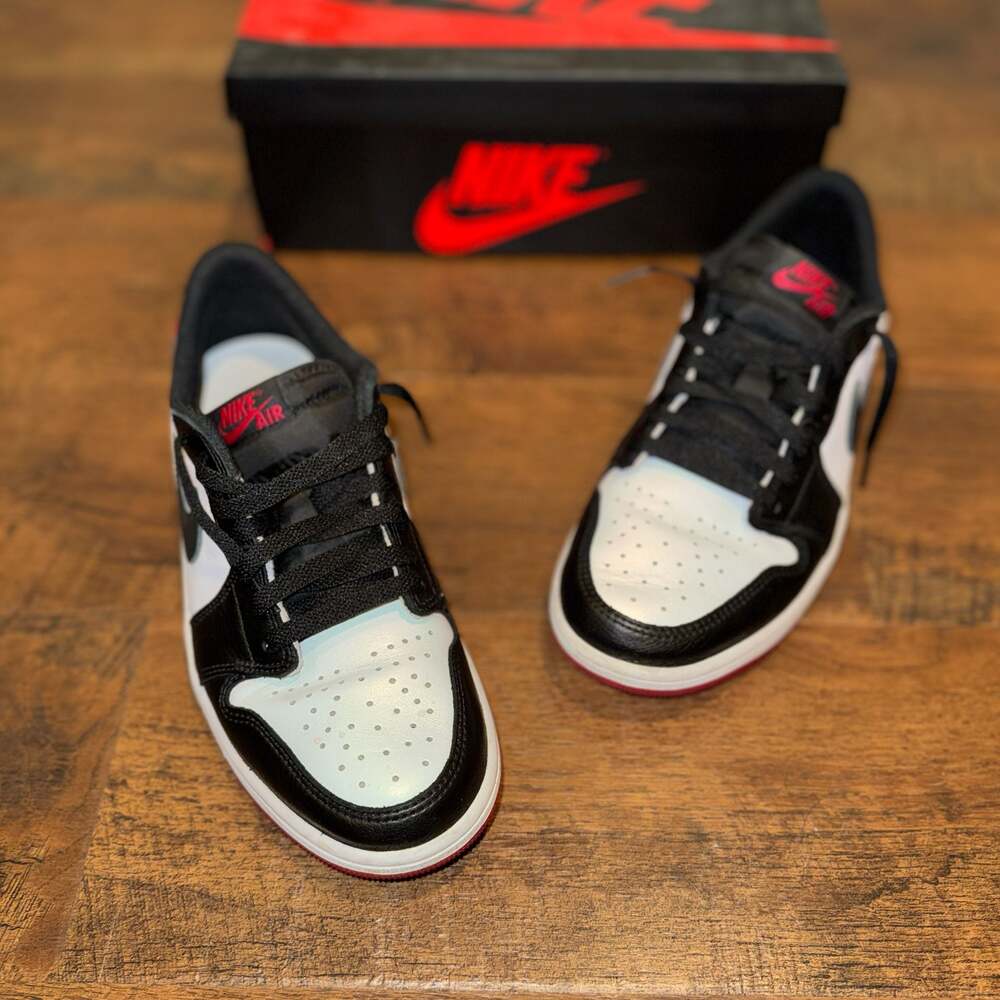 Nike Air Jordan 1 Retro Low OG Black Toe  Size 9 CZ0790-106